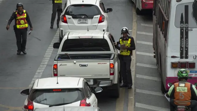 ภาพตำรวจจราจรบนท้องถนน