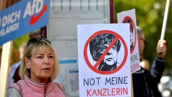 A pesar de estar contra Merkel, la mayoría de adeptos de AfD consideran que el partido debe distanciarse más de sus posturas extremistas.