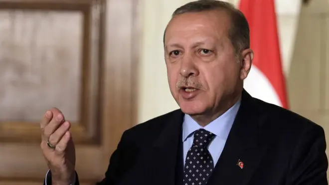 شن أردوغان هجوما لاذعا على ماكرون بسبب عرضه إقامة حوار بين تركيا ووحدات حماية الشعب الكردية