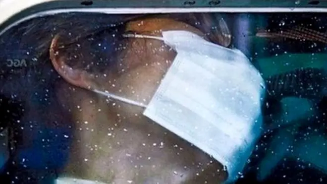 La colección "Compresión en Tokio", de Michael Wolf, se exhibe en la Flowers Gallery en Londres, hasta el 1 de julio de 2017.