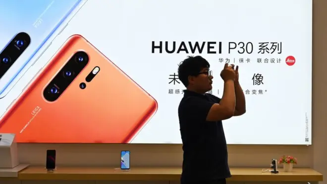 La empresa tecnológica china Huawei fue sancionada por el departamento de Comercio de Estados Unidos.