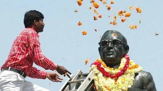भीमराव आंबेडकर की मूर्ति