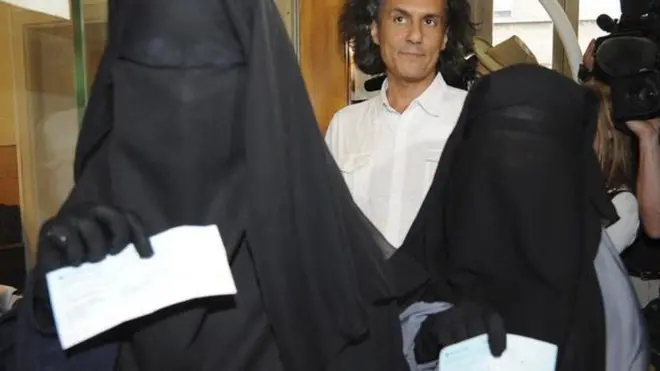 две женщины в парандже