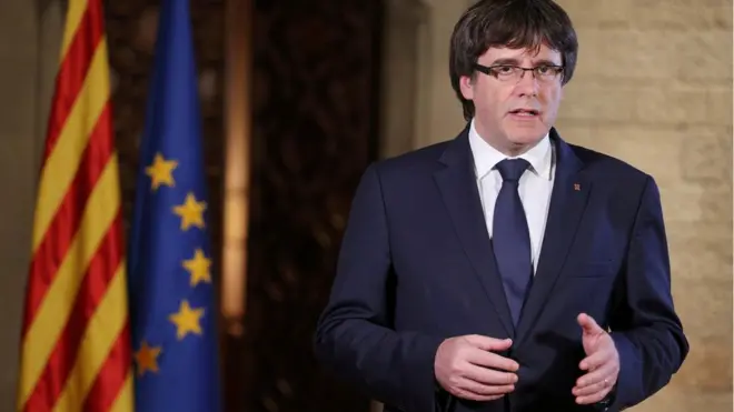 Puigdemont anunció que pedirá una reunión del Parlamento catalán para debatir una respuesta ante las medidas propuestas por Rajoy.