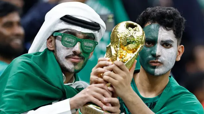 مشجعون سعوديون خلال بطولة كأس العالم في قطر عام 2022