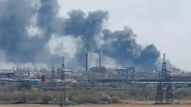 Дим над Азовсталлю