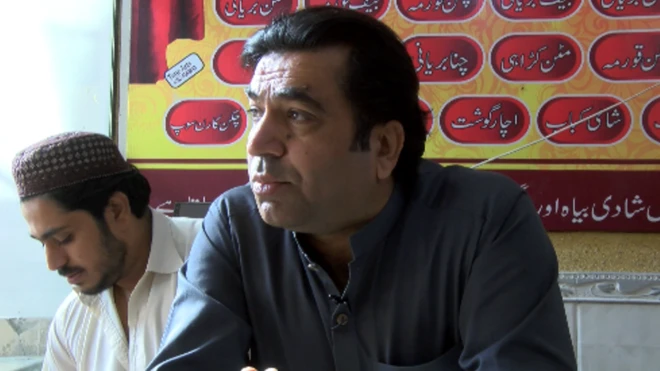 پخوانی کتابپلوری شوکت اوس د کتاب په ځای خوراکي توکي پلوري.