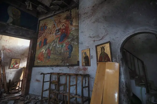 مشهد للدمار في موقع هجوم انتحاري استهدف كنيسة مار إلياس في منطقة الدويلعة بدمشق في 22 يونيو/حزيران 2025.