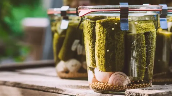 pickles wey dem stor for bottle