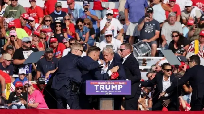 Lažne glasine počele su da kolaju internetom svega nekoliko sekundi nakon pokušaja atentata na Donalda Trampa