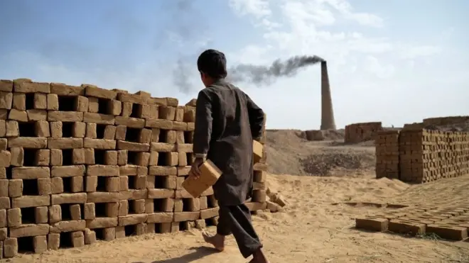 کارګر ماشومان