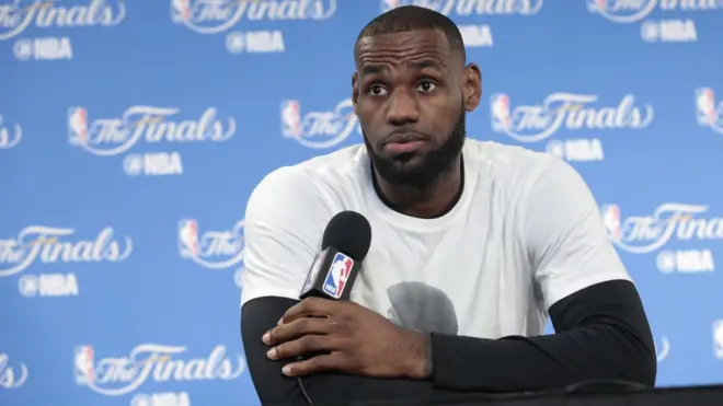 Баскетболист Леброн Джеймс