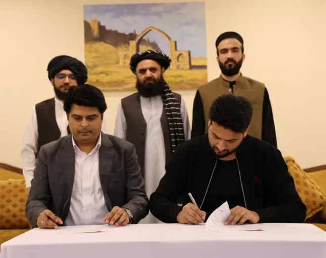 د هوکړې د لاسلیک شېبې