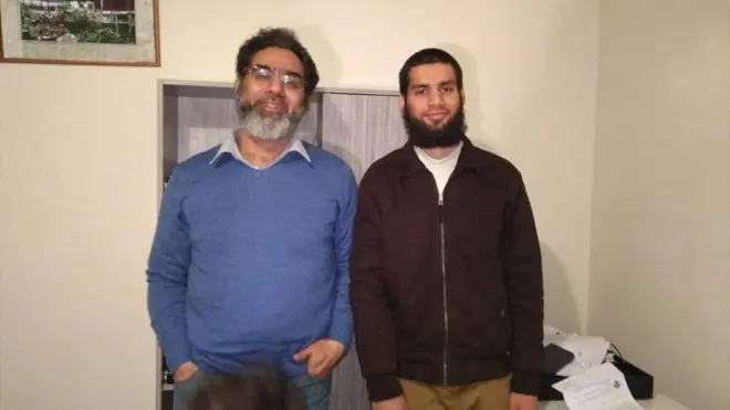 Las víctimas paquistaníes Naeem Rashid, de 50 años, y su hijo Talha de 21 años.