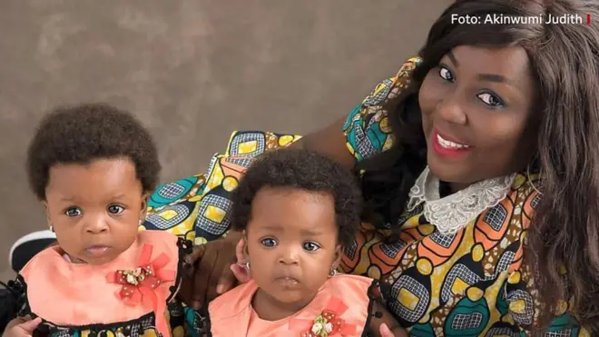 Onye mụrụ m ụmụ ejima abụọ site na 'surrogacy'