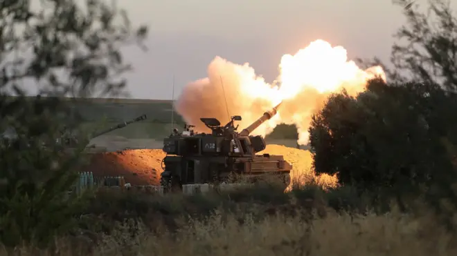 وحدة مدفعية إسرائيلية تقصف غزة