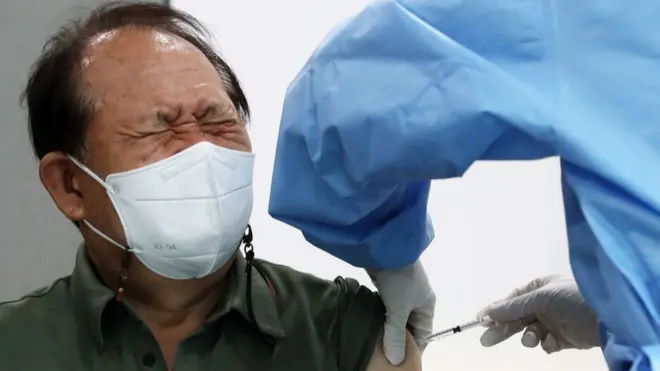 지난 27일 65세부터 74세 사이 일반인에 대한 백신 1차 접종이 시작됐다.