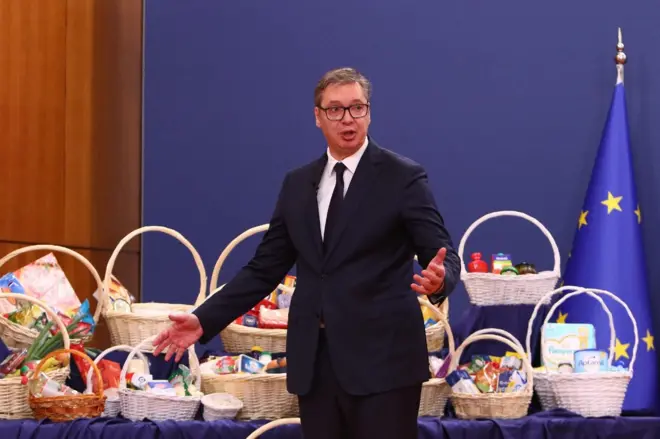 vučić saopštava ekonomske mere, trgovačke marže, namirnice, snižavanje cena, ograničavanje trgovačkih marži