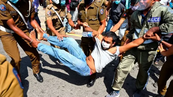 Sri Lanka police manhandle a protester