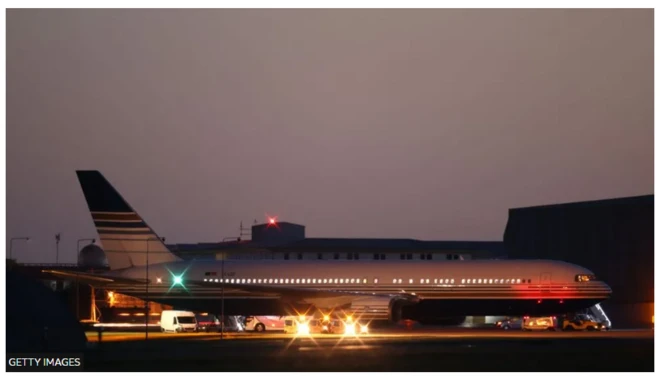 د ۲۰۲۲ کال په جون کې راونډا ته د پناه غوښتونکو استولو لپاره چمتو شوې الوتکه