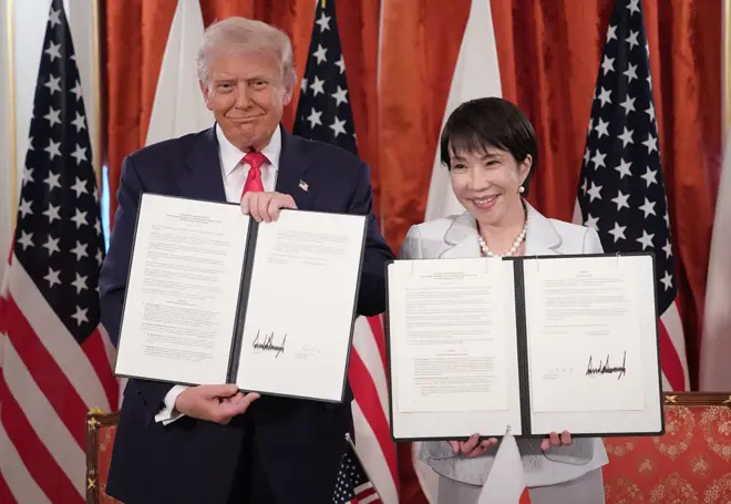 ประธานาธิบดีโดนัลด์ ทรัมป์ ของสหรัฐอเมริกา และนายกรัฐมนตรี ซานาเอะ ทาคาอิจิ ของญี่ปุ่น