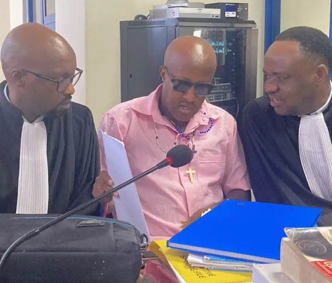 Aimable Karasira n'abunganizi biwe 