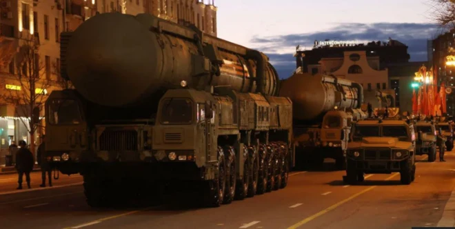 Tallaabadan ayaa lagu sheegay in looga jawaabayo "hanjabaadaha" saraakiisha reer galbeedka.