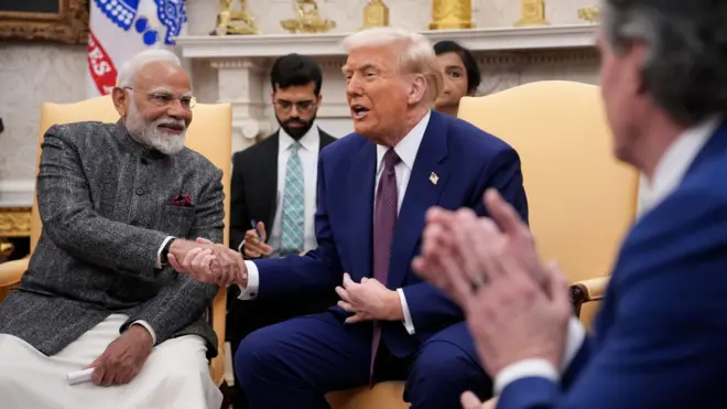 အိမ်ဖြူတော် ဘဲဥပုံအခန်းမှာတွေ့ခဲ့တဲ့ ထရမ့်နဲ့ မိုဒီ