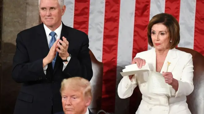 بيلوسي مزقت نسخة من خطاب ترامب بعد الانتهاء