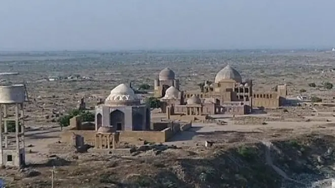 مکلی کا قبرستان