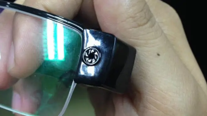 විභාග වංචා සඳහා ඇස් කණ්ණාඩියේ කැමරාවක්