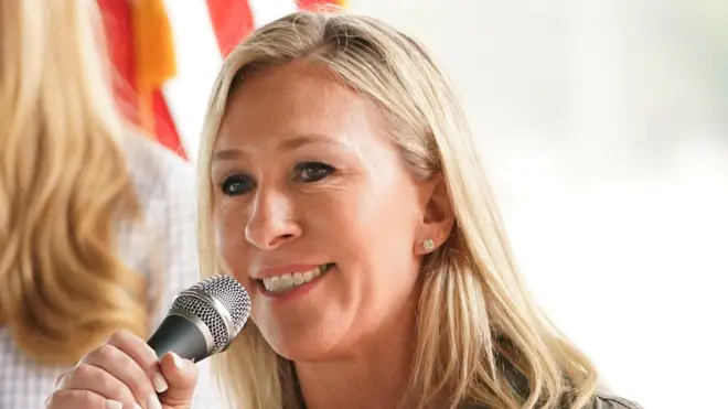 Marjorie Taylor Greene se ha querido distanciar de la teoría QAnon en las últimas semanas.