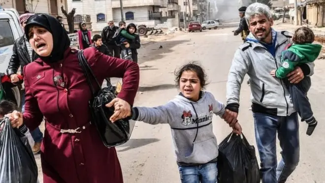 مدنيون يهربون من الانجار من عفرين