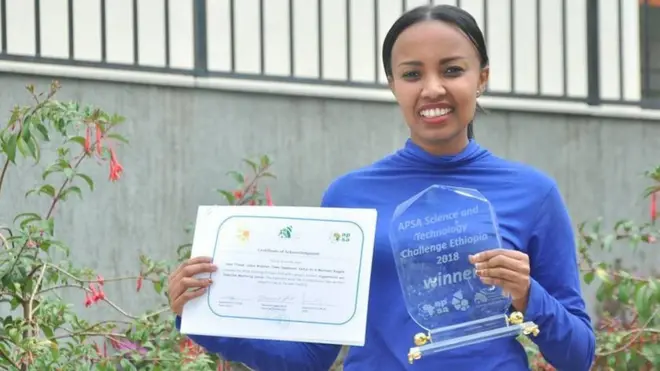 ሃና ከሽልማቷ ጋር