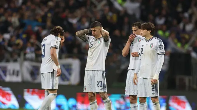 Timnas Italia gagal lolos ke Piala Dunia 2026 setelah kalah adu penalti dari Bosnia-Herzegovina di babak play-off.