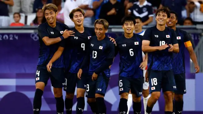 藤尾翔太（左から2人目）ら日本代表
