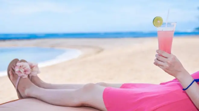 Жінки випивають з інших причин, ніж чоловіки