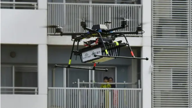 Ý tưởng dùng drone để hạn chế nhân viên làm thêm giờ được các chuyên gia Nhật Bản cho là không khả thi.