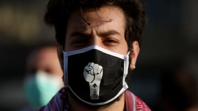 أحد المتظاهرين في لبنان