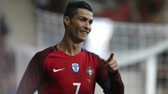 رونالدور حصل على الكرة الذهبية الممنوحة لأفضل لاعب في العالم أربع مرات