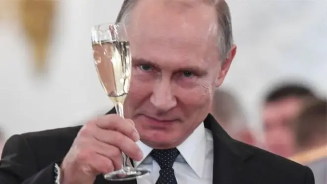Dadweynaha Ruushka oo u dareeray goobaha codbixinta