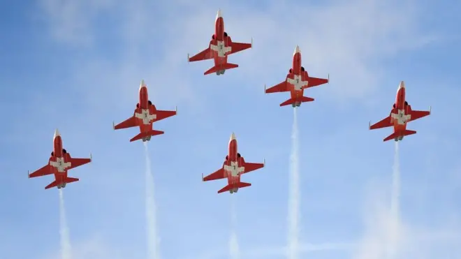 Patrouille Suisse avioni