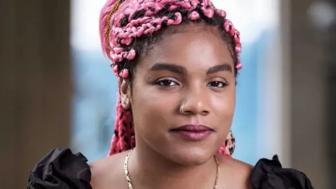 Chantelle Lunt ve la monarquía como una reliquia del pasado colonialista.