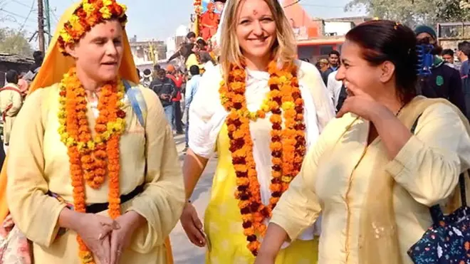 विदेशी श्रद्धालु