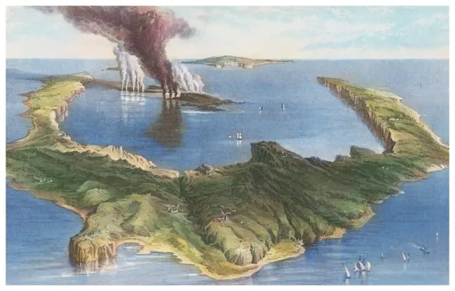 Santorini Adası'nın ortasındaki kalderadan dumanlar yükseliyor.