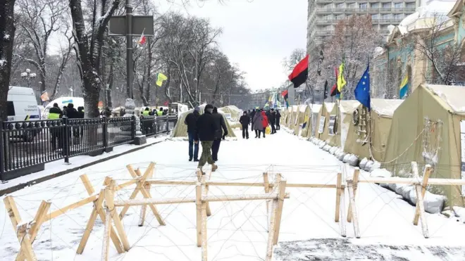 У таборі біля Верховної Ради перебуває приблизно півтори сотні людей