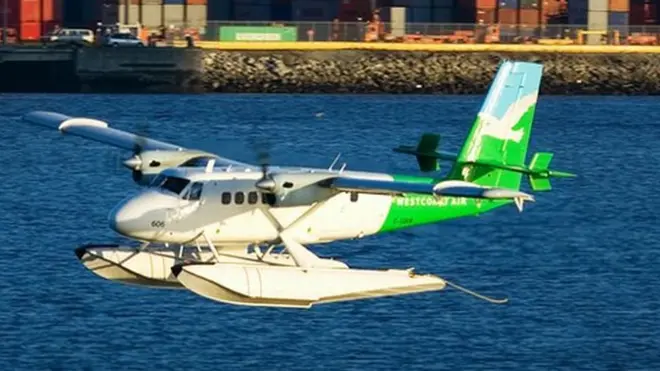 સી-પ્લેનની નીચે પગથિયા જેવું તળિયું હોય છે, જે ટેકઑફમાં મદદરૂપ થાય છે