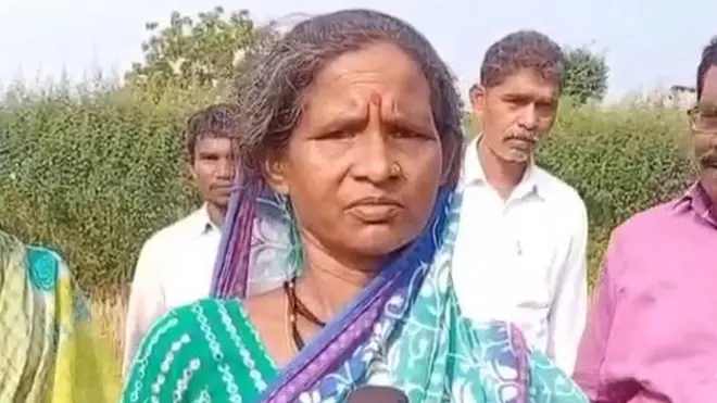 जीव वाचवण्यासाठी आजीने केला वाघावर हल्ला