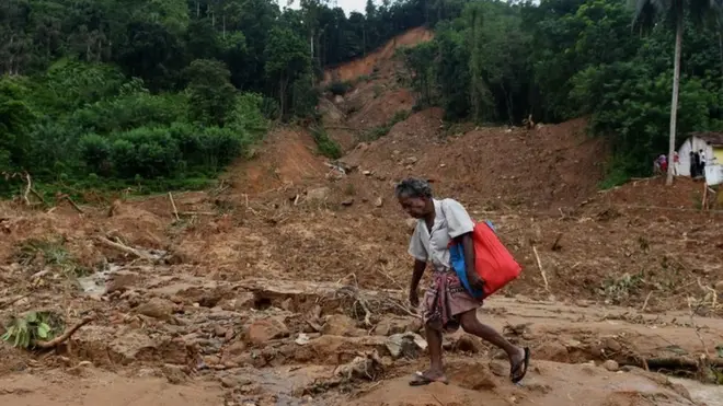 අත්වැල්තොට කන්ද නායයාමෙන් පසු