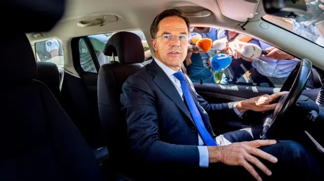 Hollanda Başbakanı Mark Rutte, istifasını vermek için Kral Willem-Alexander'ı ziyaret etti